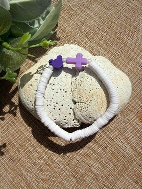 Disney Cross beaded purple white Heishi stretch bracelet 6.5 inches